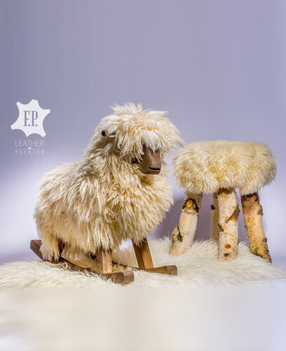 Komplet: owca na biegunach / krzesło futerkowe